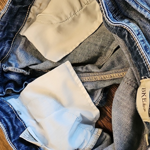 BKE Payton Distressed Stretch Low-Rise Denim  Shorts - Picture 12 of 12